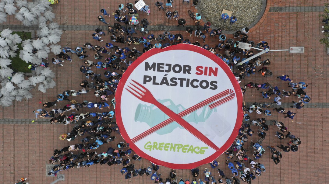 Greenpeace pide prohibir el plástico de uso único en Colombia