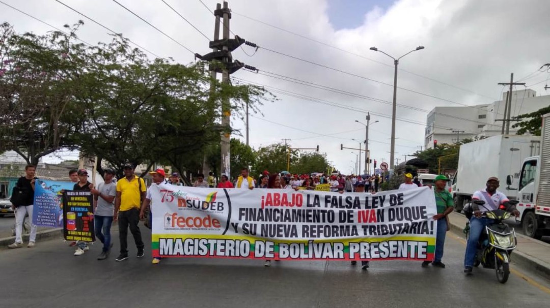 Docentes de Cartagena marcharon por una mejor salud y financiación