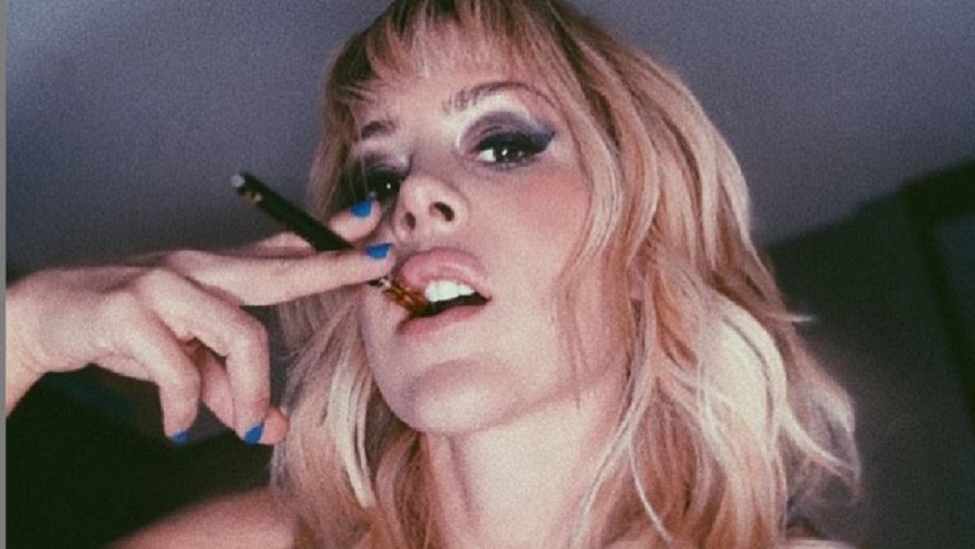 Natalia Paris muestra su trasero por una buena causa