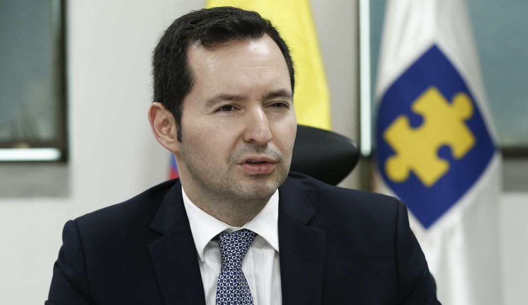 Fiscalia General de la Nacion: Investigan caso que salpica a exfiscal J. Perdomo con casos de corrupción