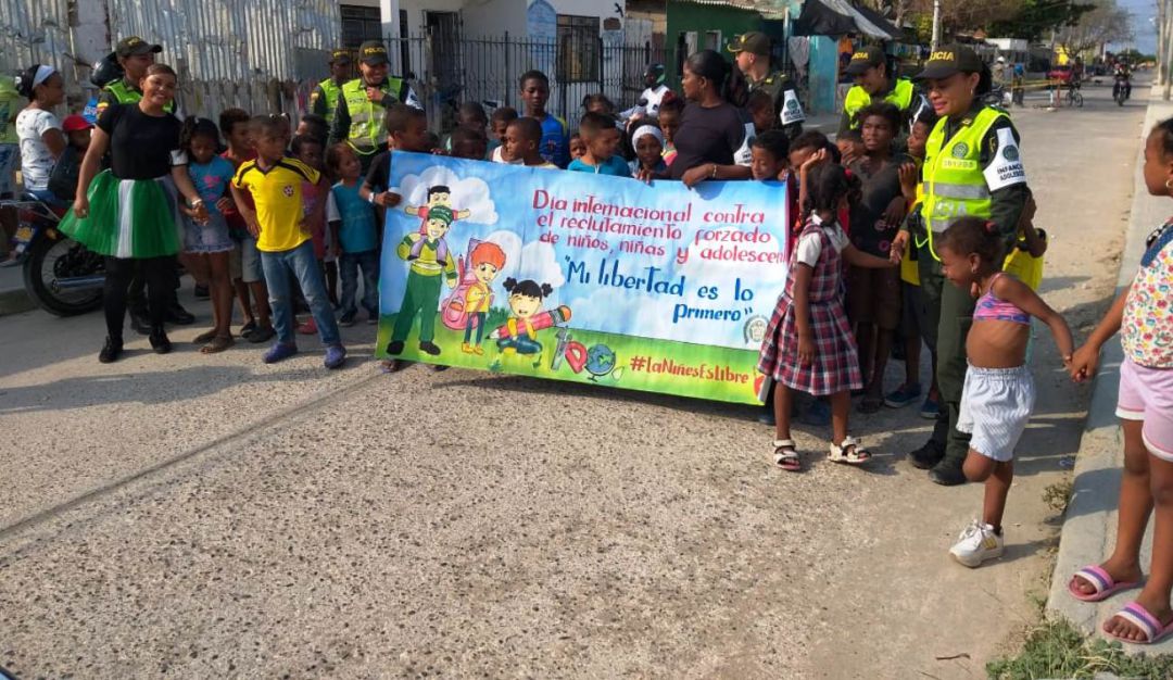 día internacional contra el reclutamiento forzado: Policías de infancia y adolescencia despliegan campaña preventiva