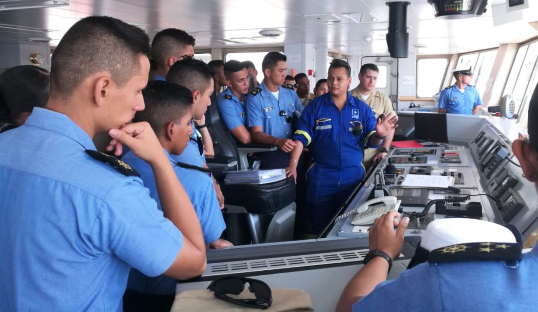 Pilotines Cartagena: Pilotines realizan visita profesional a buque mercante en Cartagena