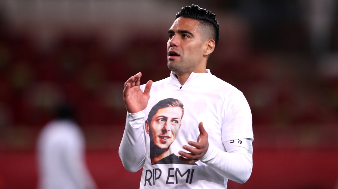 Mónaco, con Falcao de titular, ganó y salió del descenso