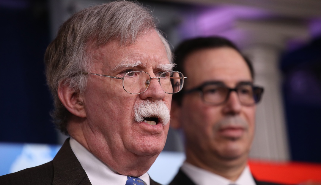 Fuerzas militares de Venezuela: Generales de Maduro están negociando con la oposición, asegura Bolton
