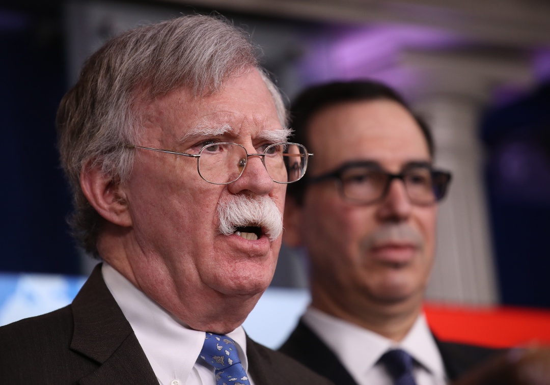 Generales de Maduro están negociando con la oposición, asegura Bolton