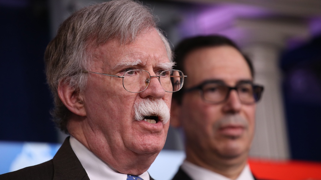 Generales de Maduro están negociando con la oposición, asegura Bolton