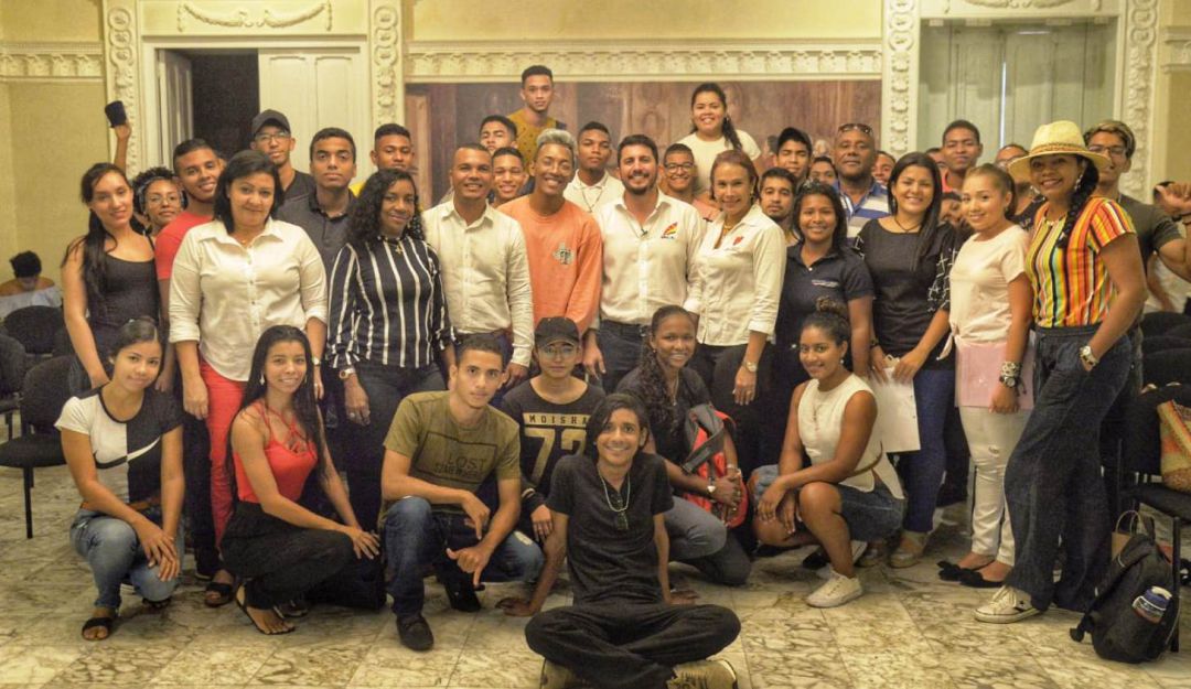 IPCC becas UNIBAC: IPCC otorga 58 becas a estudiantes en UNIBAC