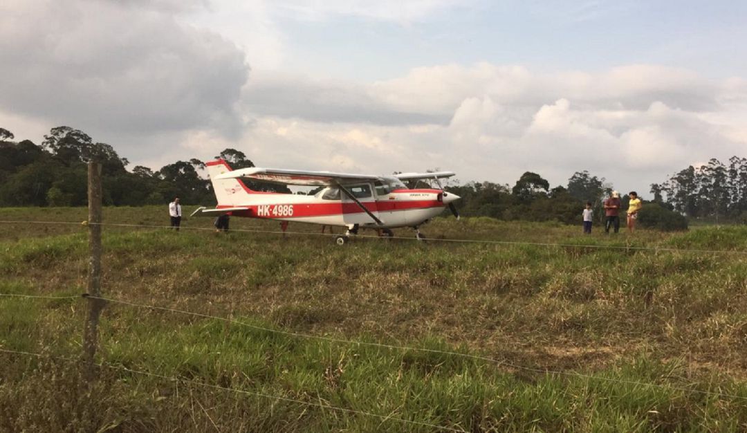 aterrizaje de emergencia: Avioneta aterriza de emergencia en Santander