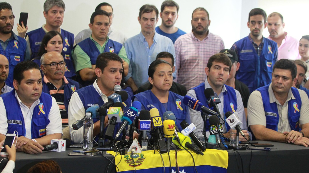 Diputados opositores llegaron a la frontera a acompañar ayuda humanitaria