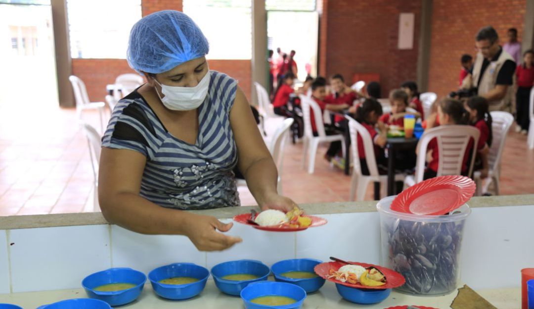 Carne cruda y sopa con gusanos: menú para estudiantes de colegio pereirano