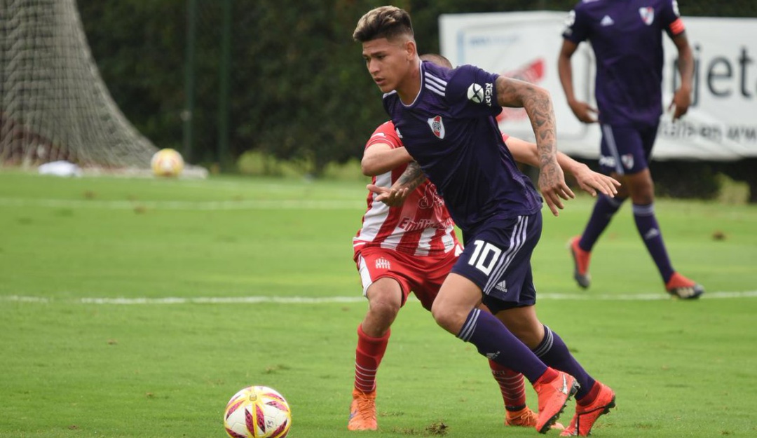 Jorge Carrasca gol olímpico River Plate: Jorge Carrascal marcó gol olímpico con la reserva de River Plate