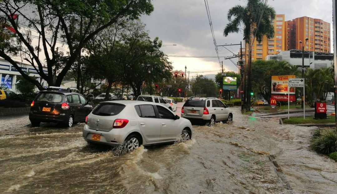 11 inundaciones dejó fuerte aguacero en el sur del Valle de Aburrá