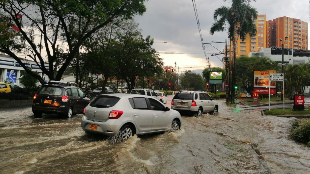 11 inundaciones dejó fuerte aguacero en el sur del Valle de Aburrá