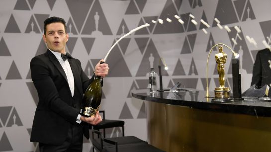 Rami Malek se cayó en los Premios Óscar: ¡Qué golpazo! La caída que no vio de Rami Malek en los Óscar Rami Malek se cayó en los Premios Óscar: ¡Qué golpazo! La caída que no vio de Rami Malek en los Óscar