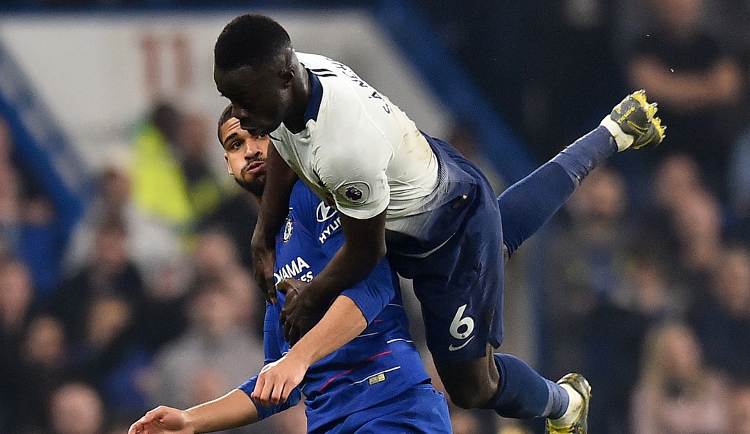 tottenham chelsea: Davinson Sánchez fue titular en la derrota del Tottenham