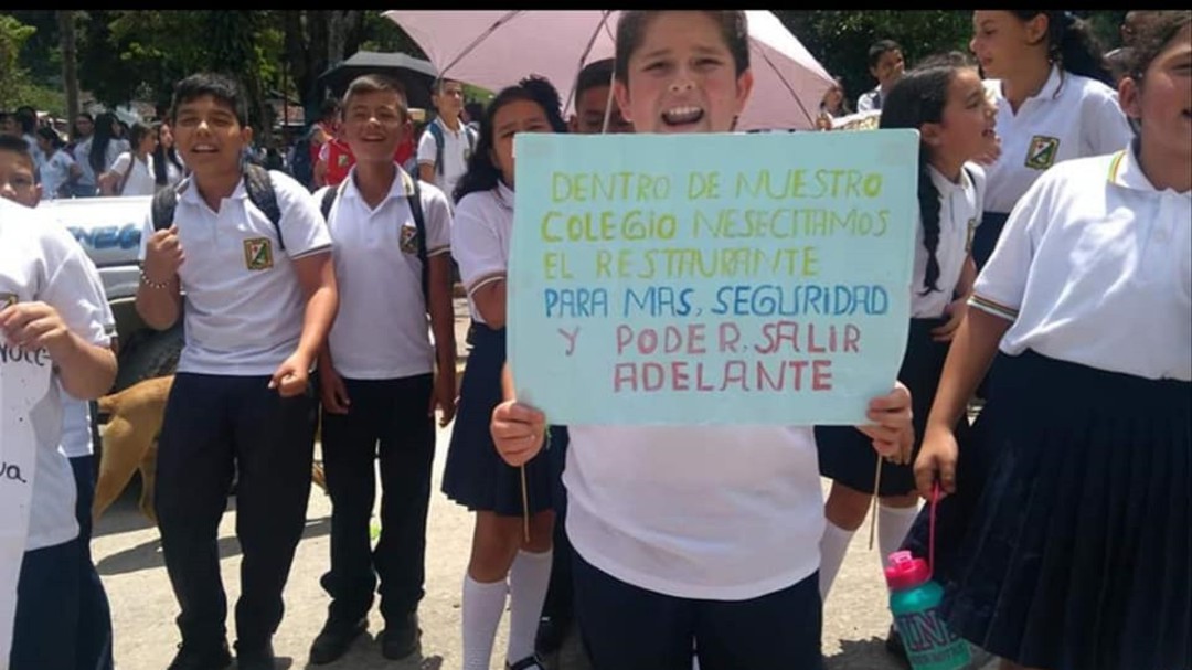 Estudiantes, Instituto Génova, reclaman construcción restaurante escolar