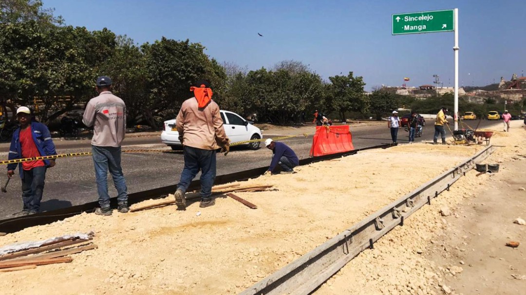 Alcaldía de Cartagena construye sendero peatonal en el Puente Heredia