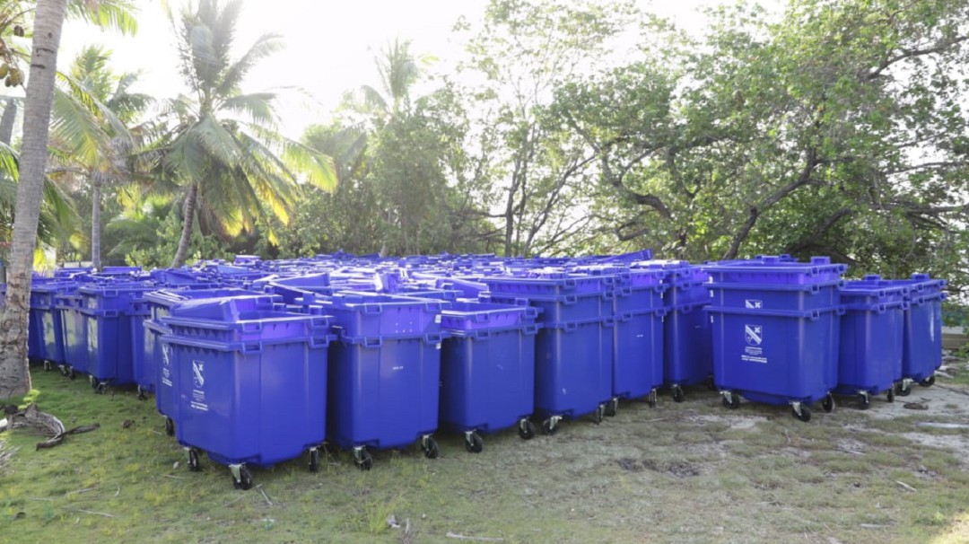 Más contenedores para la limpieza de San Andrés