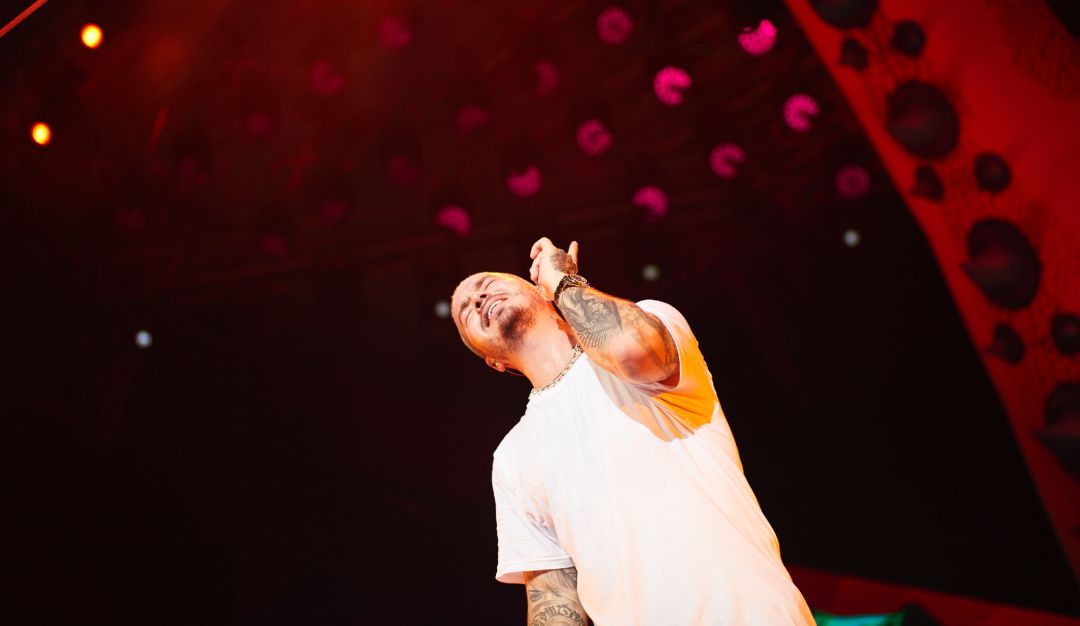J Balvin: Con J Balvin y el Carnaval, Cerveza Aguila evoluciona su imagen