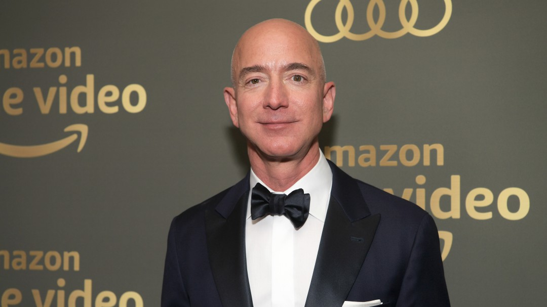 Jeff Bezos sigue en el primer lugar de los más ricos en la lista Forbes