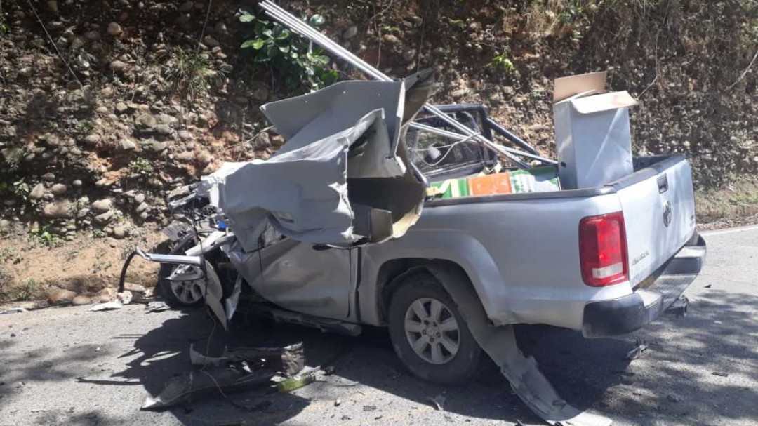 Accidente de tránsito deja 28 heridos y una persona muerta