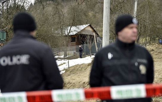 La víctima, de 33 años, era propietario de los leones, agregó la policía. La víctima, de 33 años, era propietario de los leones, agregó la policía.