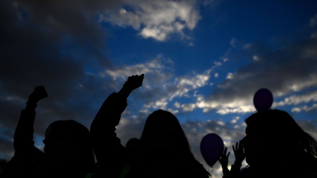 Del "#Niunamenos" al "NOesNO", las mujeres luchan contra el machismo latino