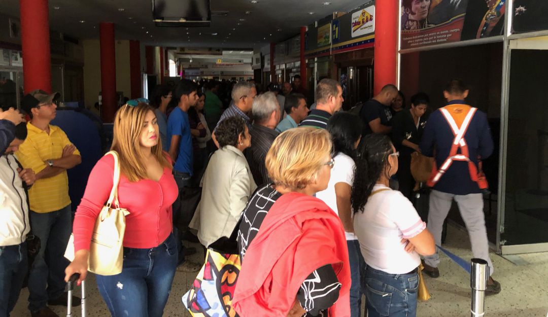 Apagón Venezuela: Vuelve poco a poco electricidad en Venezuela tras casi 24 horas de apagón