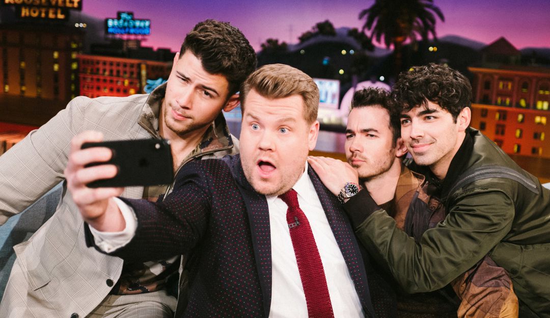 Los Jonas Brothers junto a James Corden
