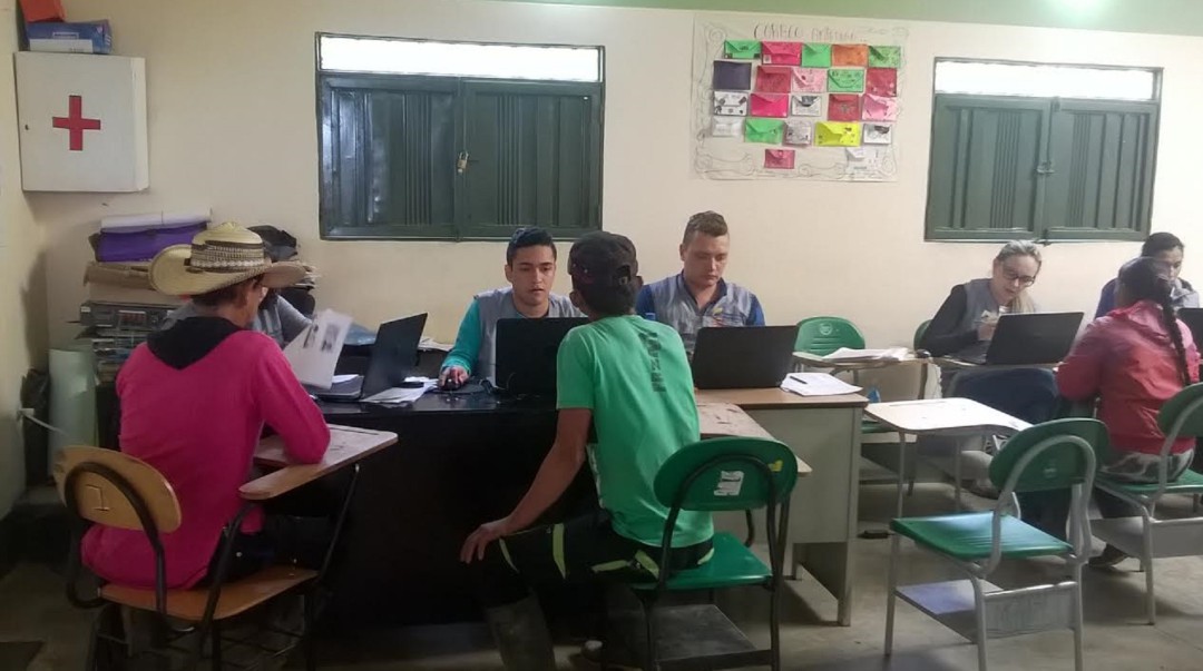 230 mil víctimas del conflicto en Antioquia reciben indemnización económica