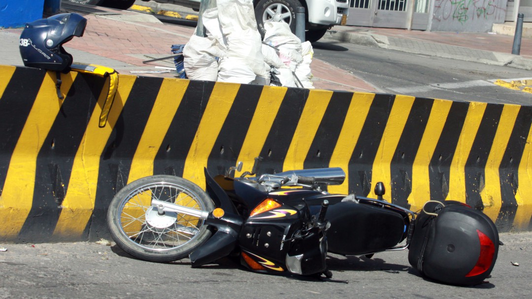 Médicos del Hospital Simón Bolívar salvan mujer accidentada en motocicleta