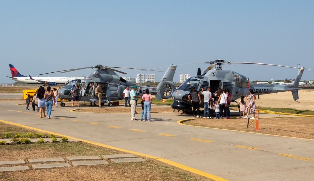 Actividad Armada Cartagena: Seguidores de la aviación en Cartagena realizan actividades