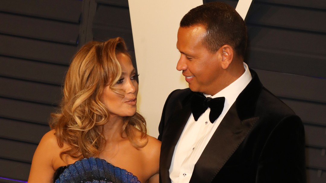 JLo es capturada en vestido de baño