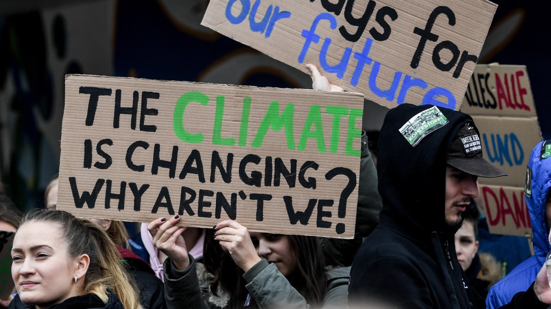 Miles de jóvenes marchan contra el cambio climático