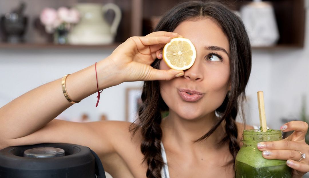 Vegana come carne: Youtuber vegana es captada comiendo carne en video