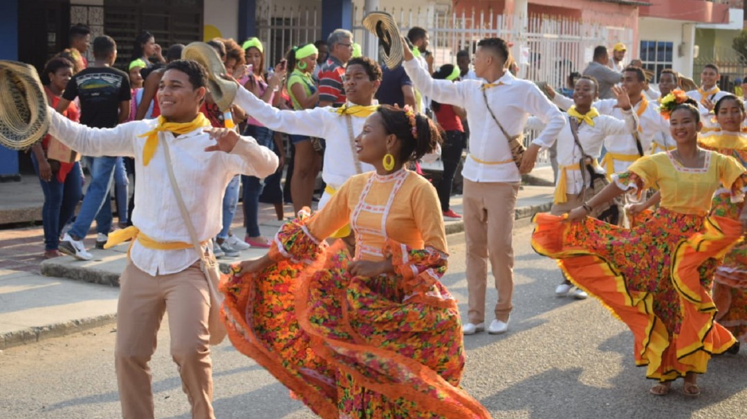 Con desfile de comparsas, inician las fiestas de Arjona, Bolívar