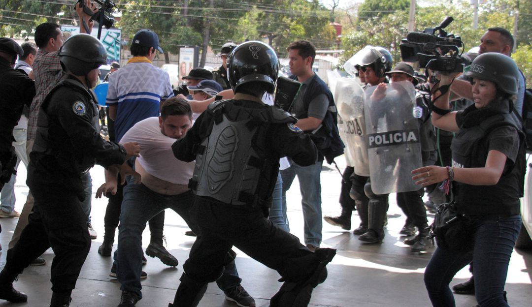 Crisis Daniel Ortega: Policía ataca a manifestantes y periodistas que protestaban en Nicaragua