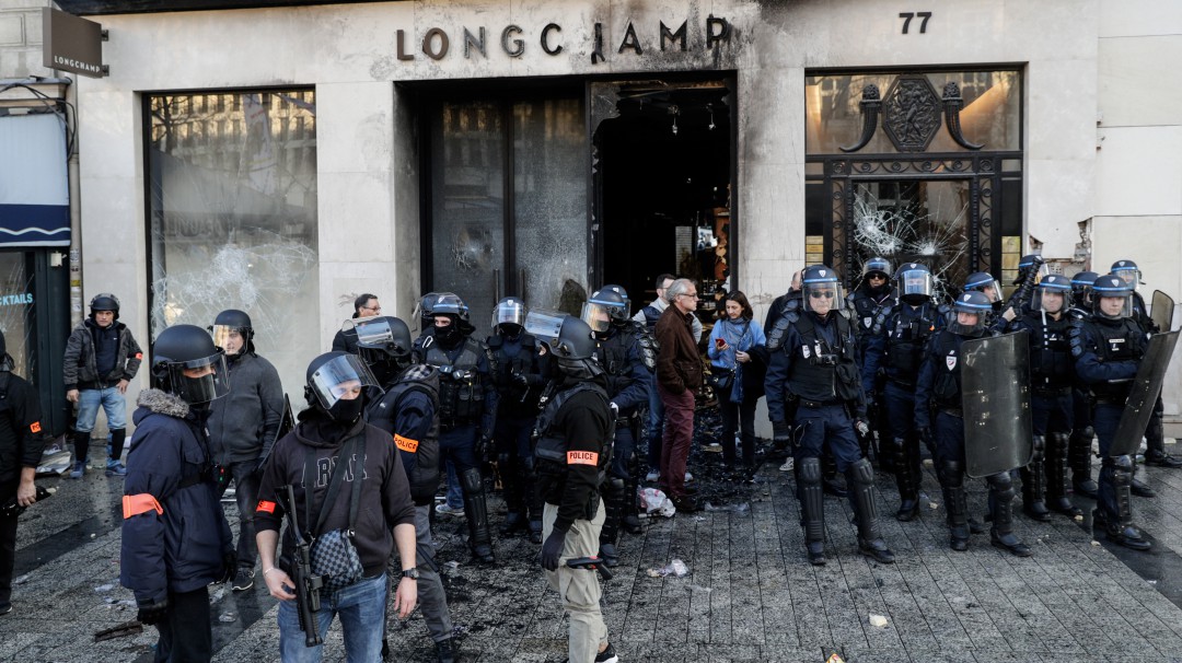 Gobierno francés busca respuestas tras manifestación violenta en París
