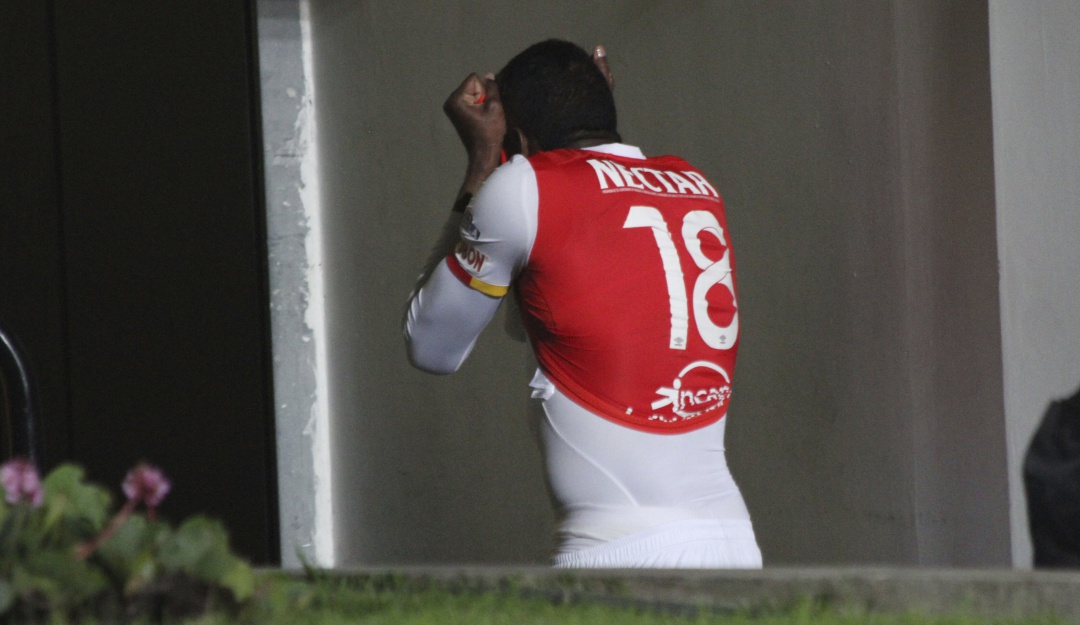 Independiente Santa Fe: Más de 60 millones en multas de tránsito tiene Johan Arango