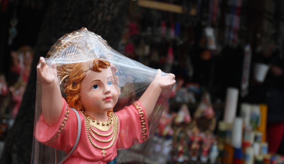 ¿Real? Figura del niño Jesús lloró lágrimas de sangre