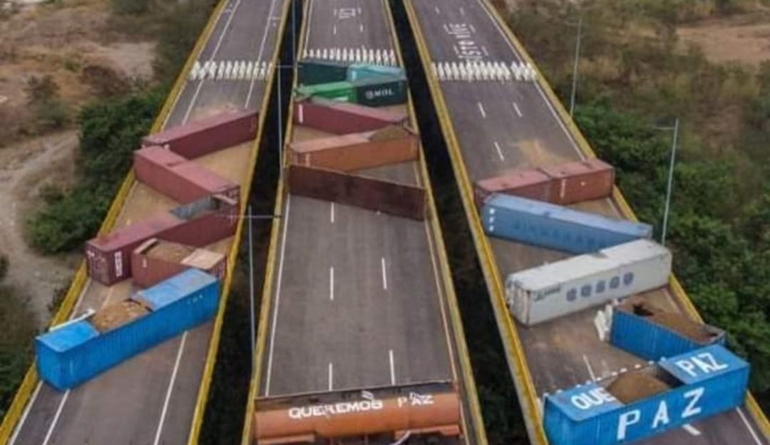 Maduro aumenta contenedores en el Puente Tienditas