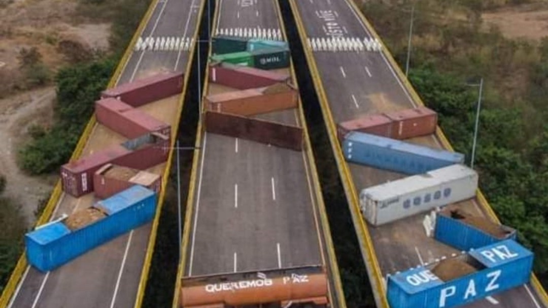Maduro aumenta contenedores en el Puente Tienditas