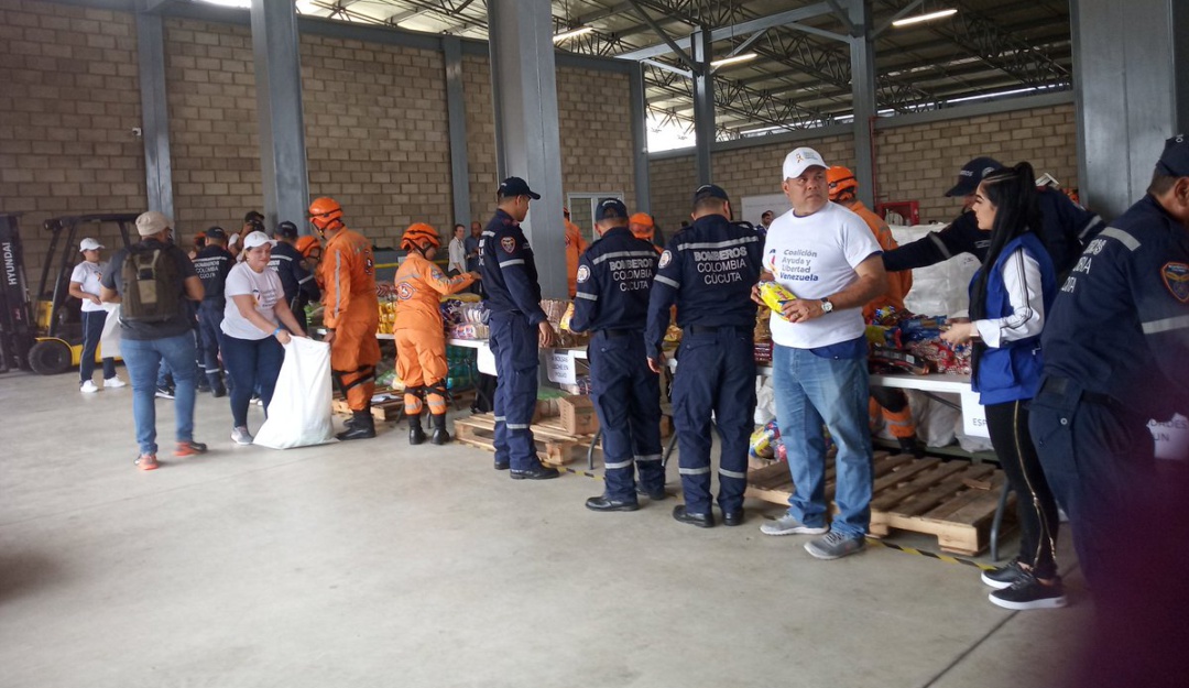 Ayuda humanitaria almacenada en Tienditas