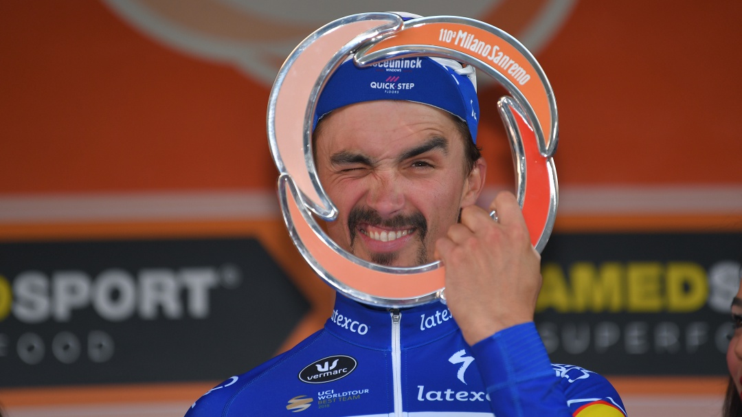 Alaphilippe corona al esprint en la Milán-San Remo; Gaviria fue 16