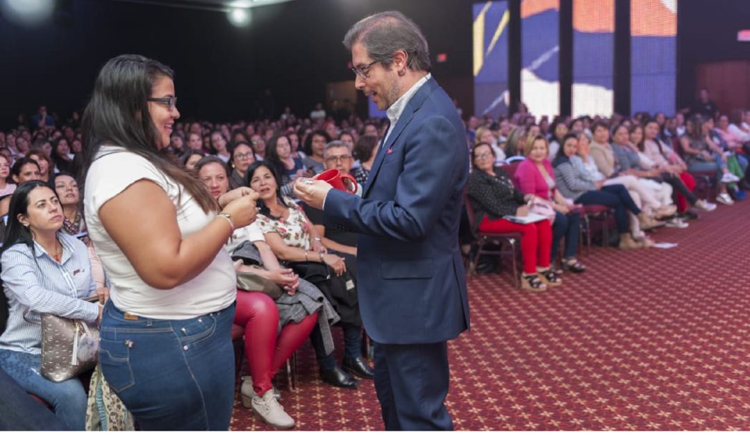 "Es difícil incrementar la felicidad cuando ni siquiera somos conscientes de que podemos ser más felices".