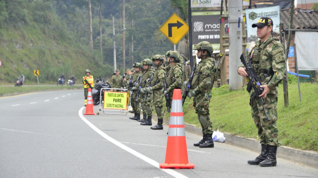 Ejército refuerza operación en la vía Medellín a la costa