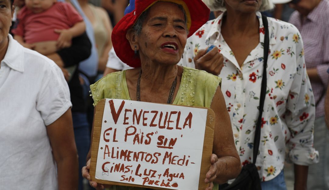 Venezolanos protestando pro la falta de medicamentos en su país.