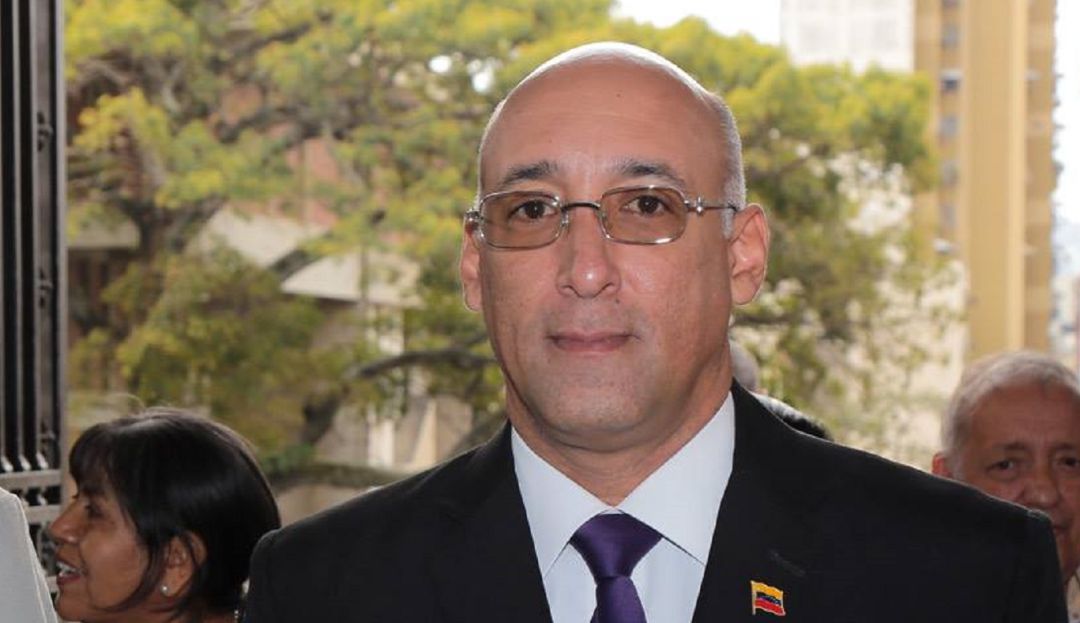 Militar venezolano sorprendido con 25 pasaportes fue expulsado