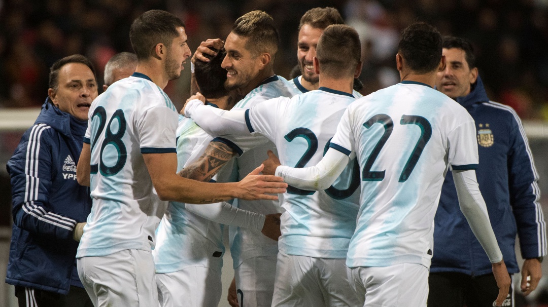 Correa salva a Argentina de otro mal resultado en amistoso