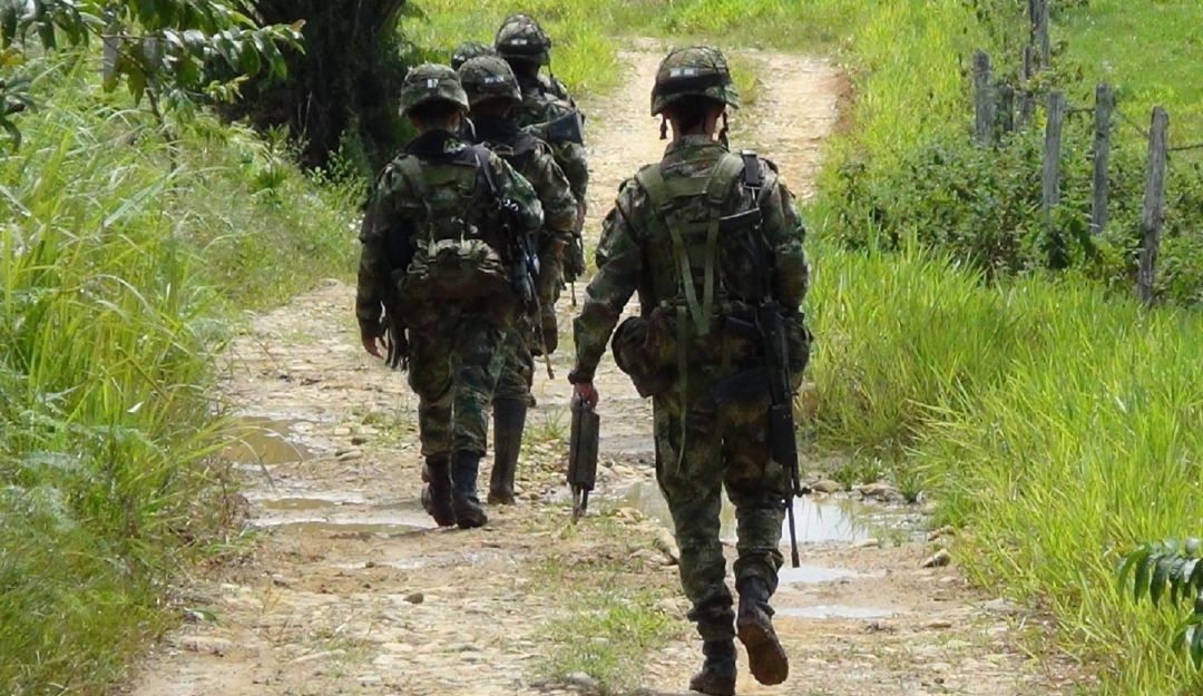 soldado asesinado en bajo Cauca por ilegales mientras estaba en un local: En bajo Cauca, asesinan a soldado que tenía un día de descanso